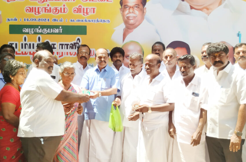  கோவில்பட்டியில் அதிமுக நிர்வாகிகளுக்கு டிஜிட்டல் உறுப்பினர் அடையாள அட்டை