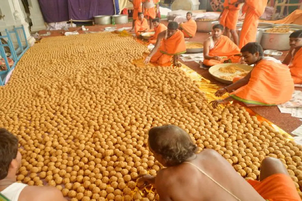  விலங்குகளின் கொழுப்பு சேர்த்து திருப்பதி கோவில் லட்டு தயாரிப்பா? சந்திரபாபு நாயுடு குற்றச்சாட்டுக்கு ஒய்.எஸ்.ஆர். காங்கிரஸ் மறுப்பு
