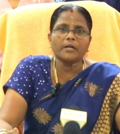 அரசு பள்ளி நிகழ்ச்சியில் சர்ச்சை பேச்சு: தலைமை ஆசிரியை பணியிடமாற்றம்