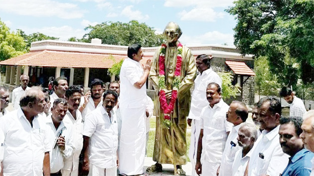  கோவில்பட்டியில்  கி.ராஜநாராயணன் சிலைக்கு  அமைச்சர் மு.பெ.சாமிநாதன் மாலை அணிவித்து மரியாதை
