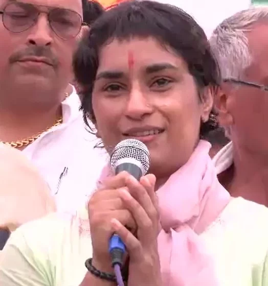  ‘எனது ஒலிம்பிக் பின்னடைவை விமர்சித்தவர்கள் மீது தேச துரோக வழக்கு பதிய வேண்டும்’ – வினேஷ் போகத் வலியுறுத்தல்