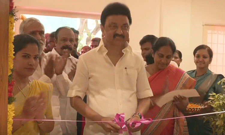  கொளத்தூரில் முதல்வர் படைப்பகத்தை திறந்து வைத்தார் மு.க.ஸ்டாலின்