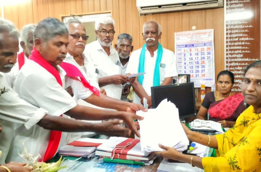  பன்றிகளிடமிருந்து பாதுகாப்பு கேட்டு விவசாயிகள் ஆர்ப்பாட்டம்;  கோவில்பட்டி கோட்டாட்சியரிடம் மனு