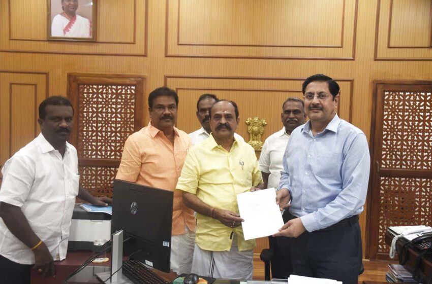  கோவில்பட்டியில் அனைத்து ரெயில்களும் நின்று செல்ல வேண்டும்; தென்னக ரெயில்வே பொது மேலாளரிடம் கடம்பூர் ராஜு மனு