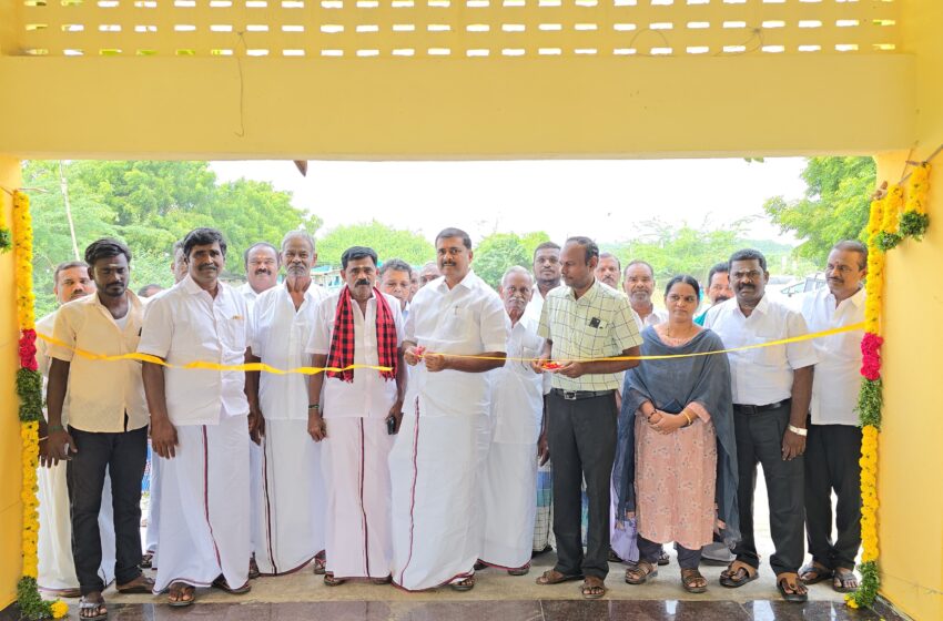  ரூ.7 கோடி செலவில் மேம்படுத்தப்பட்ட  மீன் இறங்குதளம்; மார்கண்டேயன் எம்.எல்.ஏ.திறந்து வைத்தார்  