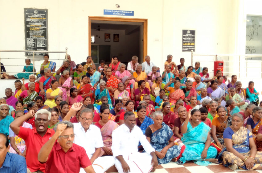 வேலை உறுதி திட்டத்தில் பணி கேட்டு கோவில்பட்டி ஊராட்சி ஒன்றிய அலுவலகத்தை கிராம மக்கள் முற்றுகை