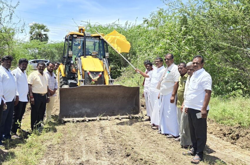 கோவில்பட்டி அருகே கண்மாய் ஆழப்படுத்தும் பணி; மார்கண்டேயன் எம்.எல்.ஏ.தொடங்கி வைத்தார்