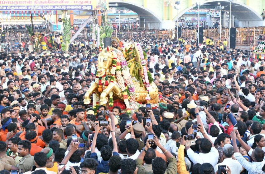 மதுரையில் சித்திரை திருவிழா: பச்சைப்பட்டு உடுத்தி வைகையில் எழுந்தருளிய கள்ளழகர் ;பல லட்சம் பக்தர்கள் குவிந்தனர்