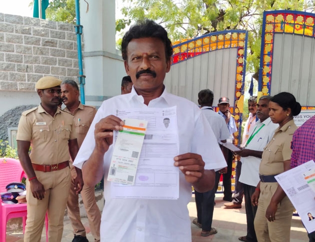  தூத்துக்குடி மாவட்டத்தில் 60 வயது சித்த மருத்துவர் உள்பட 1800 பேர்  நீட் தேர்வு  எழுதினர்