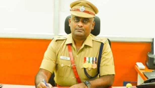 குற்றாலம் அருவிகளில் நெரிசல் இல்லாமல் பொதுமக்கள் குளிக்க ஏற்பாடு; போலீஸ் சூப்பிரண்டு ஆய்வு
