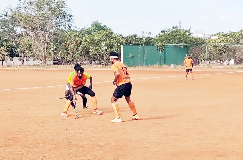  கோவில்பட்டியில் சீனியர் ஆக்கிபோட்டி; தென்காசி அணியை திணறடித்த தூத்துக்குடி