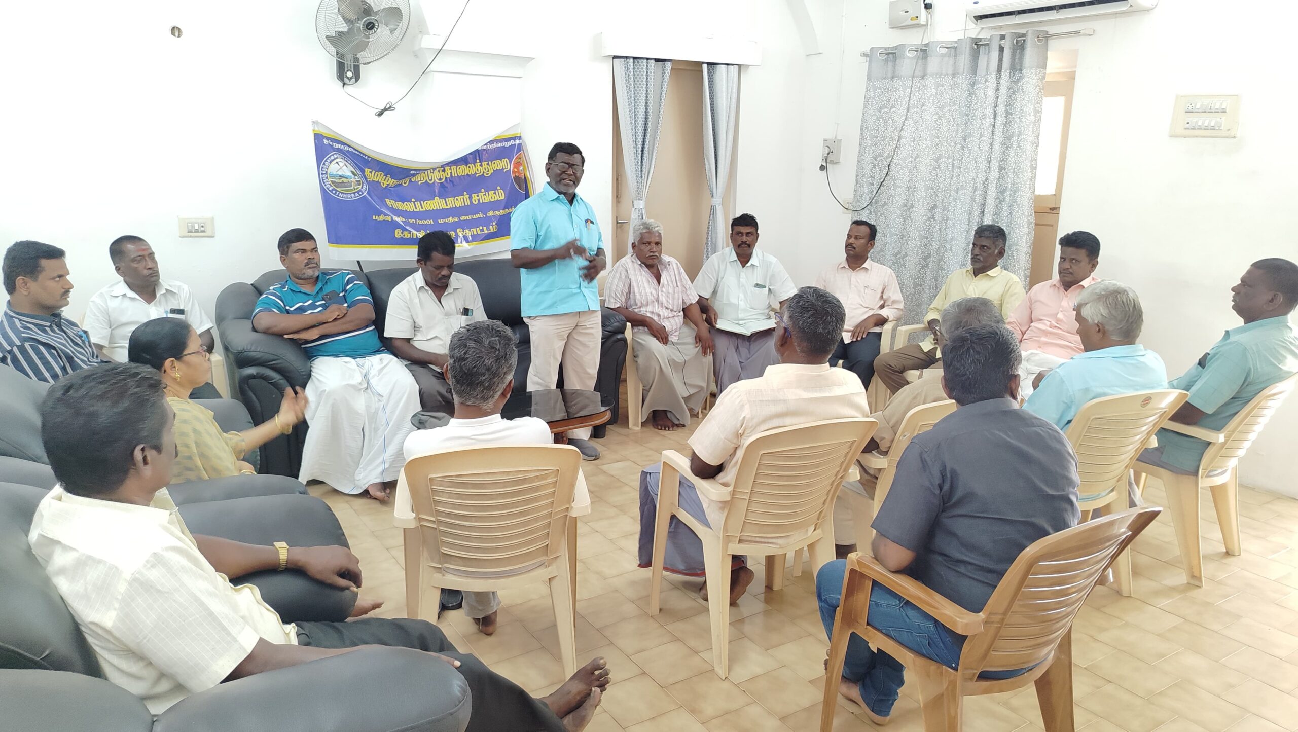 கோவில்பட்டி கோட்டத்தில் சாலை பணியாளர்களுக்கு 2 மாத ஊதியம் கேட்டு 24ந் தேதி ஆர்ப்பாட்டம்;சங்க கூட்டத்தில் முடிவு