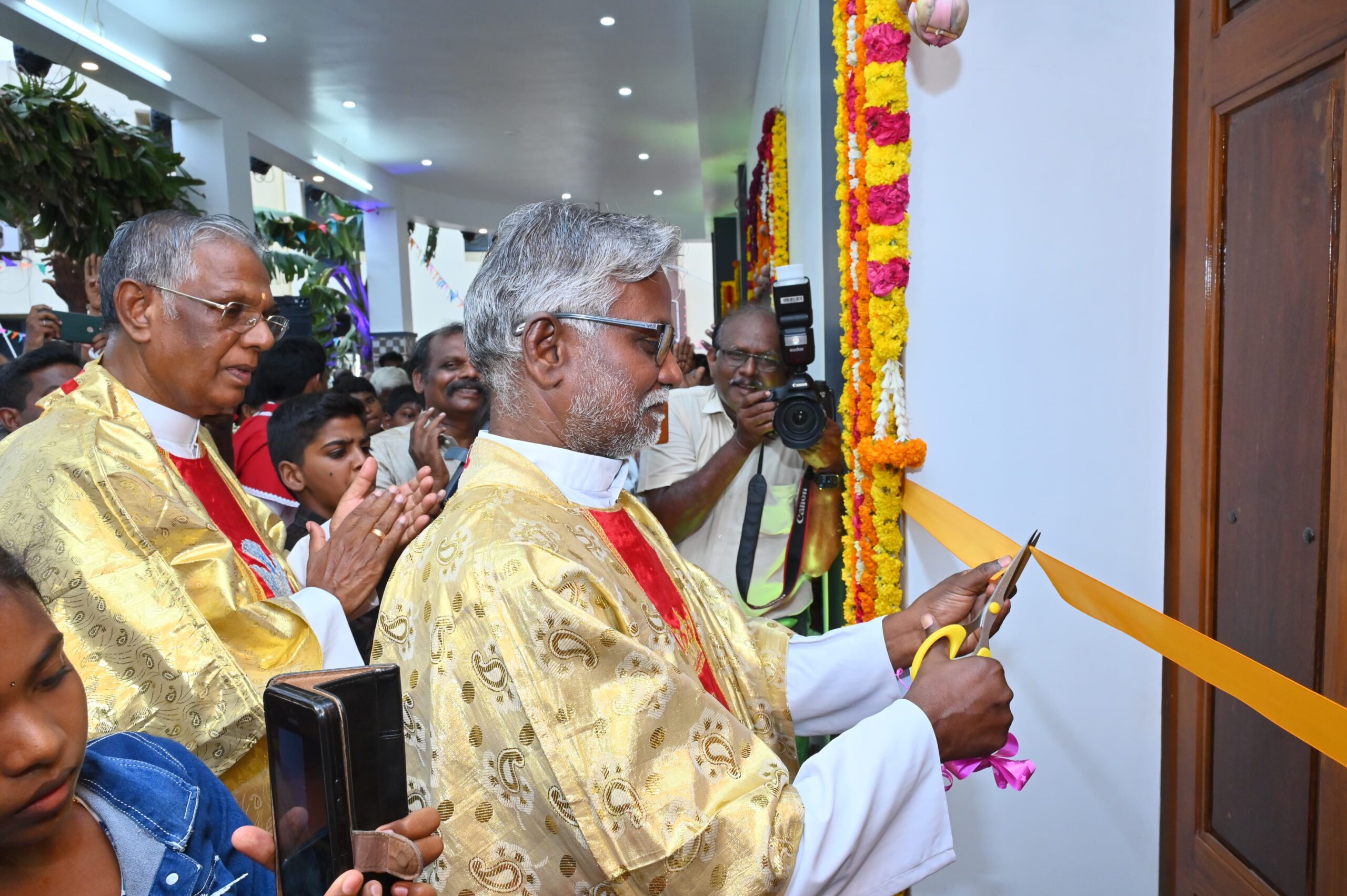  கோவில்பட்டி புனித சூசையப்பர் ஆலய அர்ச்சிப்பு விழா;ஆயர்   அந்தோனிசாமி அடிகளார் பங்கேற்பு