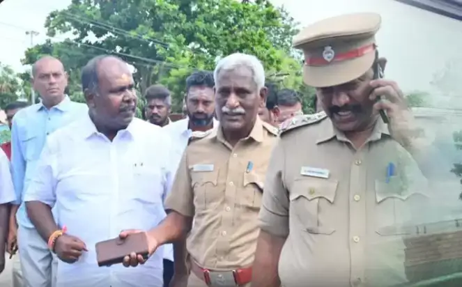 அதிமுக முன்னாள் அமைச்சர் ஆர்.பி உதயகுமார் கைது
