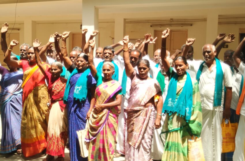  மழையால் பாதிக்கப்பட்ட பயிர்களுக்கு நிவாரணம் கோரி கோவில்பட்டியில்  விவசாயிகள் ஆர்ப்பாட்டம்