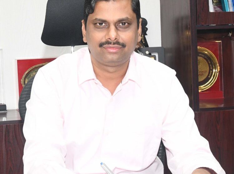  திருச்செந்தூர் கோவில் கும்பாபிஷேகம்: அன்னதானம் வழங்க விரும்புவோர் விண்ணப்பிக்கலாம்- ஆட்சியர் இளம்பகவத் 