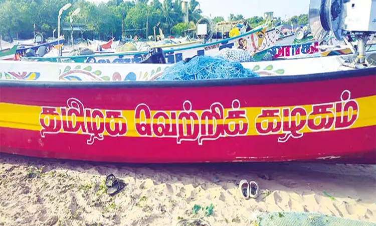 தவெக பெயர், கொடி வா்ணம் பூசிய படகுகளுக்கு மானியம் மறுப்பா?