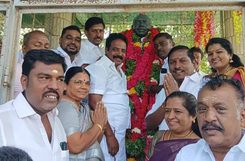  கோவில்பட்டியில் காமராஜர் சிலைக்கு அரசியல் கட்சியினர் மாலை அணிவித்து மரியாதை