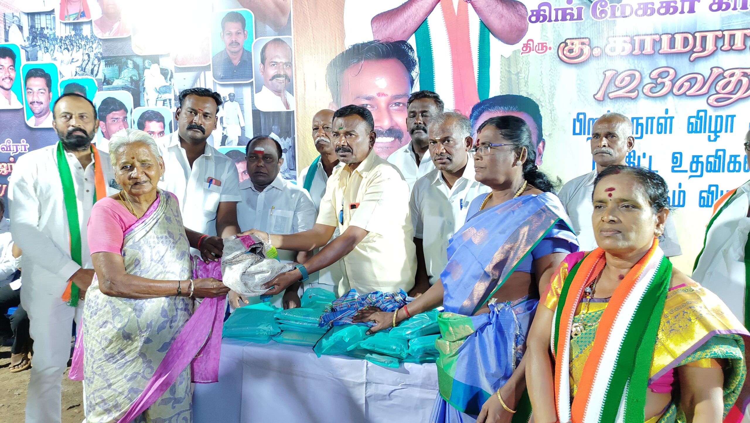  கோவில்பட்டி வேலாயுதபுரத்தில் காமராஜர் பிறந்தநாள் நலத்திட்ட உதவிகள்