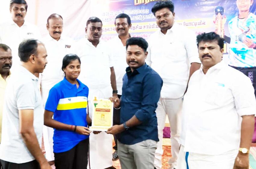  தேசிய போட்டியில் வெண்கல பதக்கம் வென்ற தமிழ்நாடு அணி வீராங்கனை கோவில்பட்டி விந்தியாவுக்கு பாராட்டு