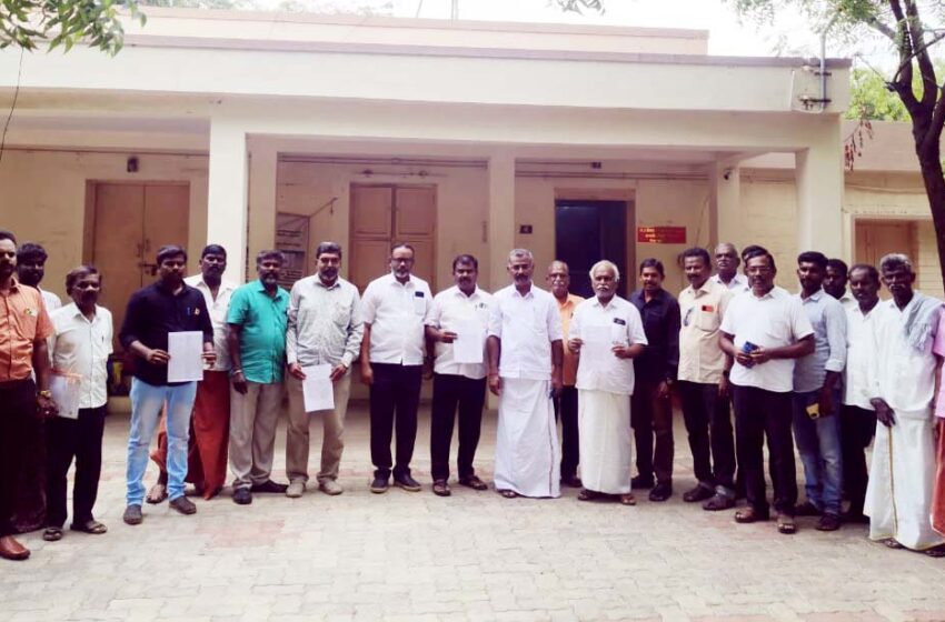  கிழவிபட்டி கிராமநிர்வாக அலுவலரை   கண்டித்து ஆர்ப்பாட்டம்
