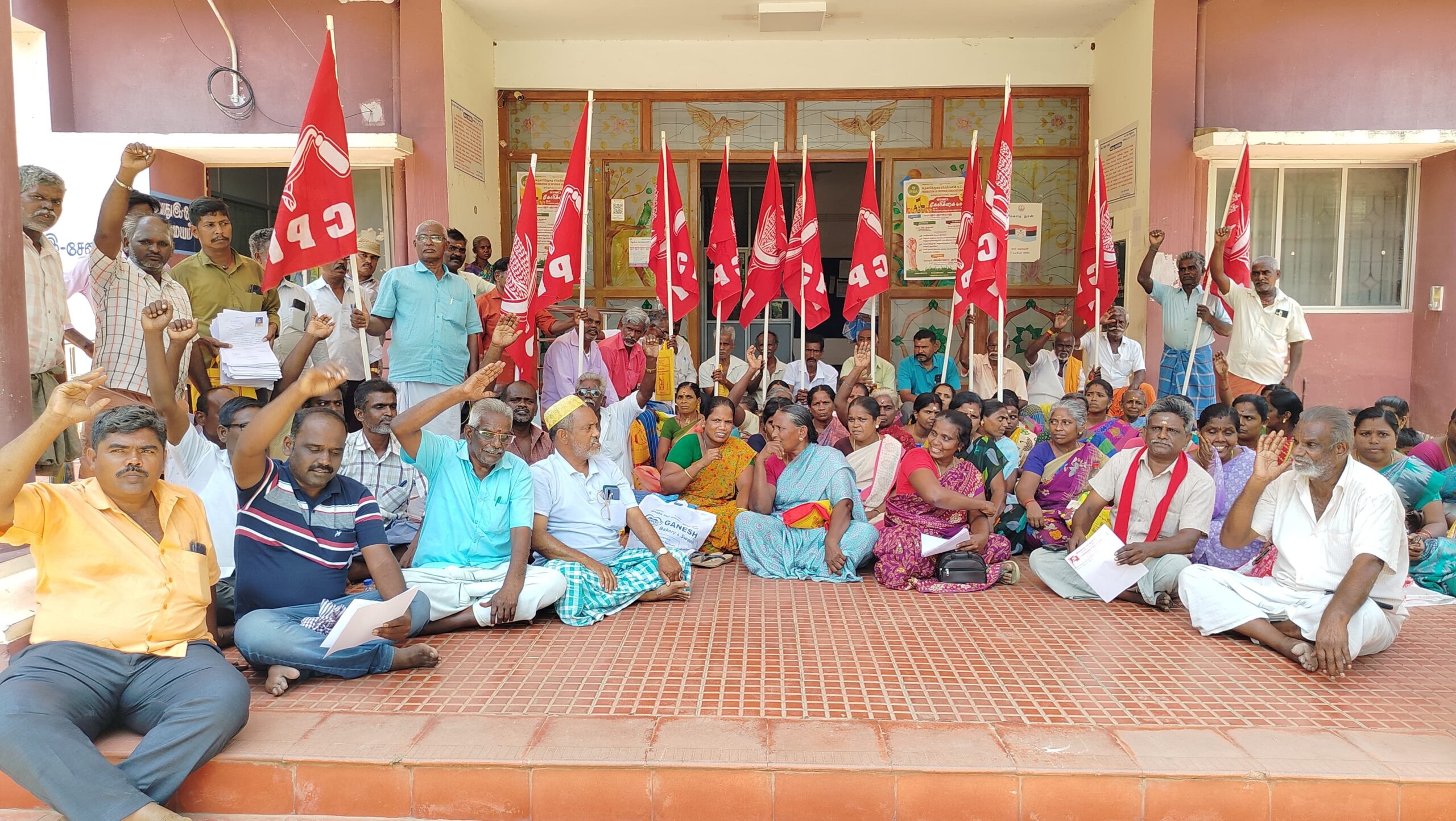  வீட்டுமனை பட்டா வழங்க கோரி இந்திய கம்யூனிஸ்ட் ஆர்ப்பாட்டம்
