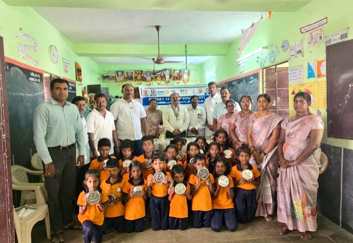  யோகா போட்டியில் பங்கேற்ற பிரைமரி பள்ளி மாணவர்களுக்கு பரிசு
