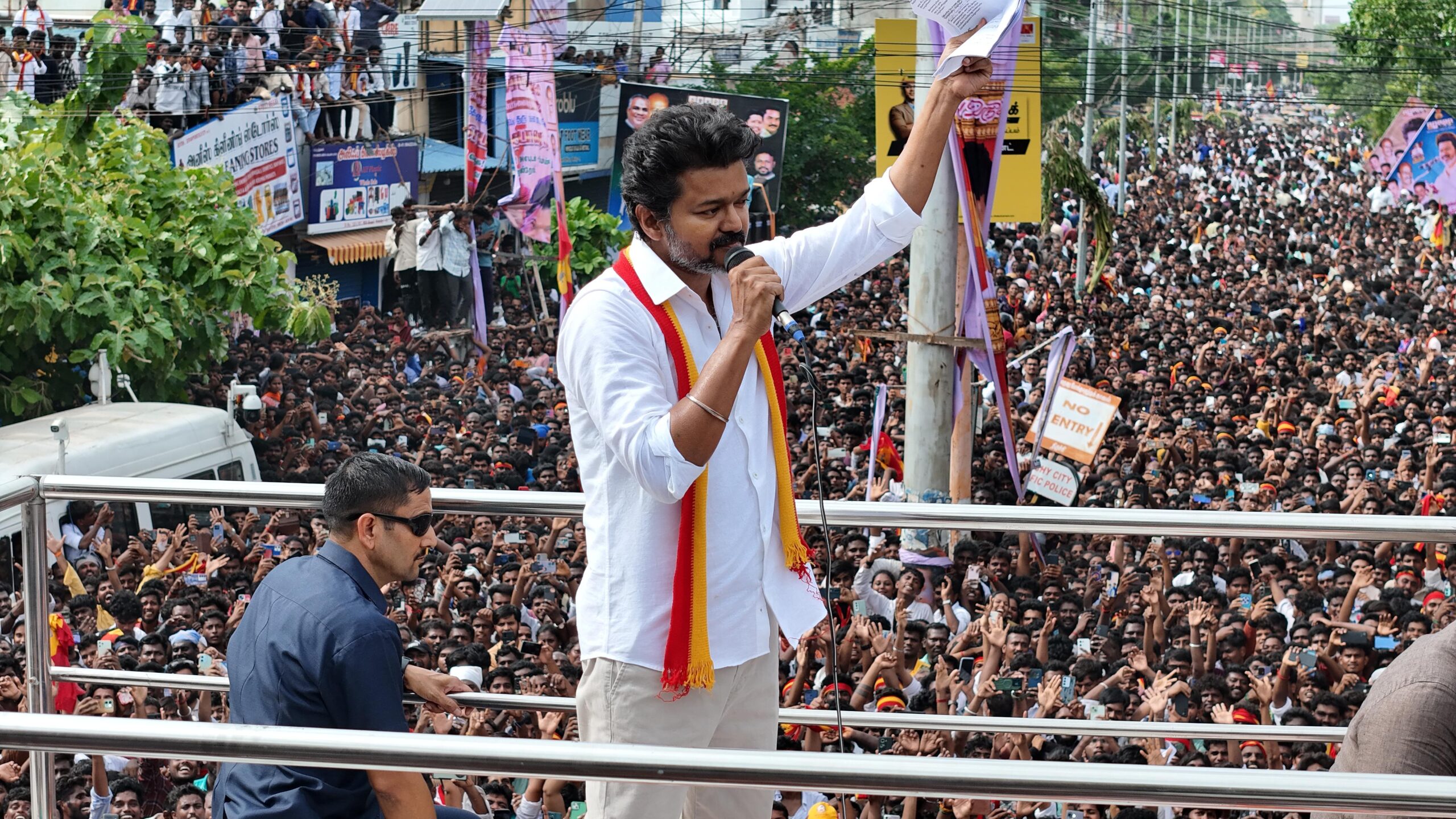  நடைமுறைக்கு எது சாத்தியமோ அதையே நாங்கள் சொல்வோம்; திருச்சி பிரசாரத்தில் விஜய் பேச்சு