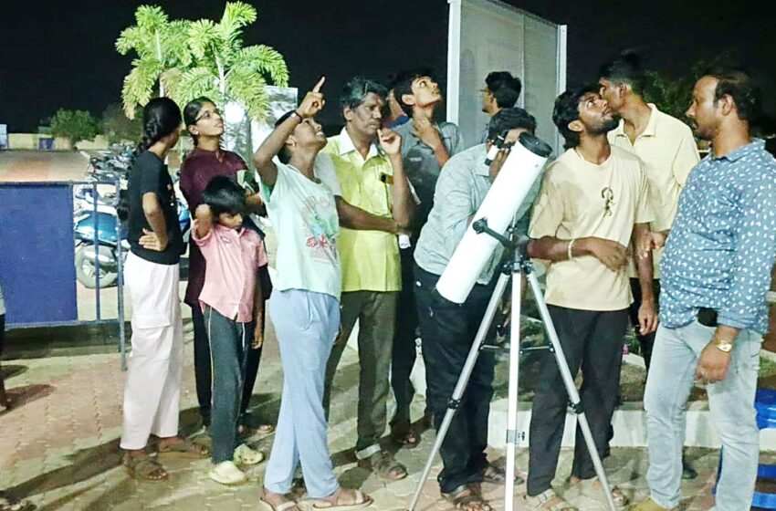  கோவில்பட்டியில் முழு சந்திரகிரகணத்தை டெலஸ்கோப்பில் பார்த்து வியந்த பொதுமக்கள்