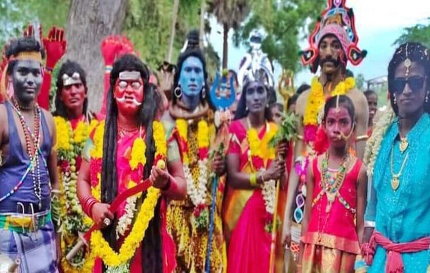  குலசை தசரா விழா: இரும்பு ஆயுதங்கள் கொண்டு வர பக்தர்களுக்கு தடை