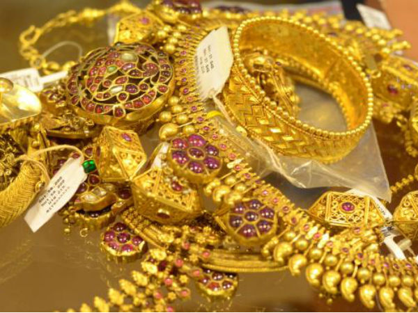  வீட்டில் எவ்வளவு தங்க நகைகளை இருப்பு வைக்கலாம்? வருமானவரித்துறை வெளியிட்ட தகவல்கள்