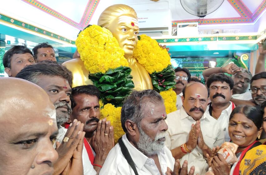  பசும்பொன் முத்துராமலிங்க தேவர் பிறந்த நாள் விழா; கோவில்பட்டியில் சிலைக்கு மாலை அணிவித்து மரியாதை