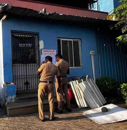  20 குழந்தைகள் உயிரிழப்பு: இருமல் மருந்து தயாரிப்பு நிறுவனத்துக்கு  `சீல்’வைப்பு