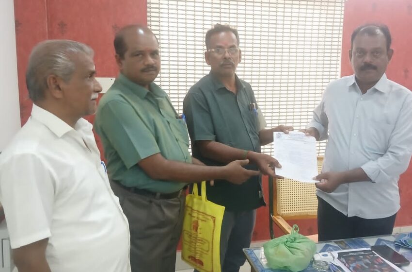  கோவில்பட்டி இலுப்பையூரணி பகுதியில் சேறும் சகதியுமான சாலையை சீரமைக்க கோரி மனு