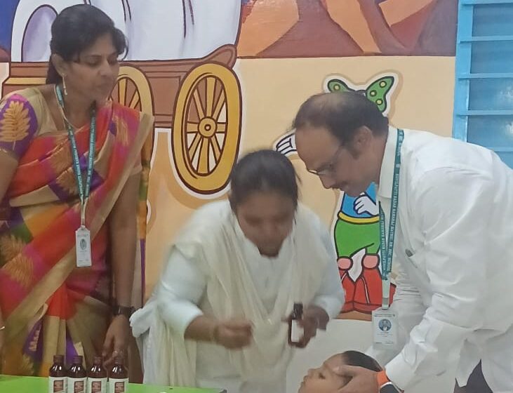  கோவில்பட்டி பள்ளியில் சொட்டு மருந்து முகாம்