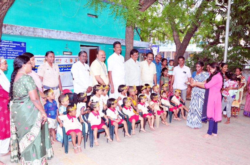  பெண் குழந்தைகள் தினம்:கோவில்பட்டி  அங்கன்வாடி மைய குழந்தைகளுக்கு கிரீடம் சூட்டி ஆரத்தி எடுத்து கவுரவிப்பு