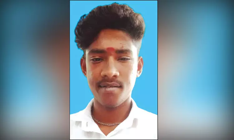  தூத்துக்குடியில் வாலிபர் வெட்டிக்கொலை: சிசிடிவி கேமரா காட்சி மூலம் 3 பேர் அடையாளம் தெரிந்தது