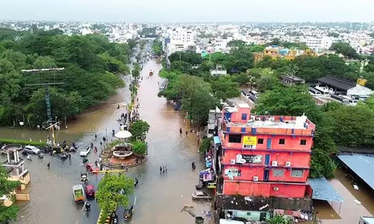  மழை-புயலால் விமானங்கள் ரத்து: இலங்கையில் தவிக்கும்  150 தமிழர்களை மீட்க மு.க.ஸ்டாலின் நடவடிக்கை