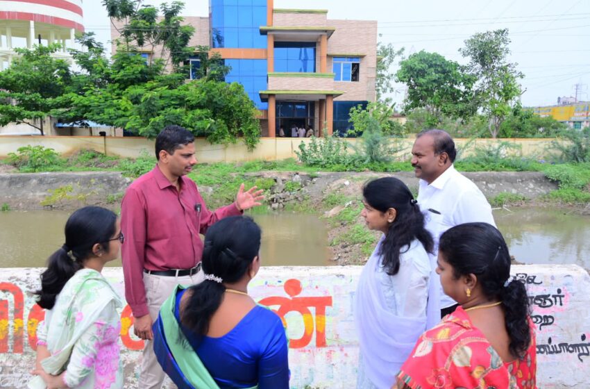  தூத்துக்குடியில் மழைநீர் சூழ்ந்துள்ள பகுதியில் கனிமொழி எம்.பி ஆய்வு