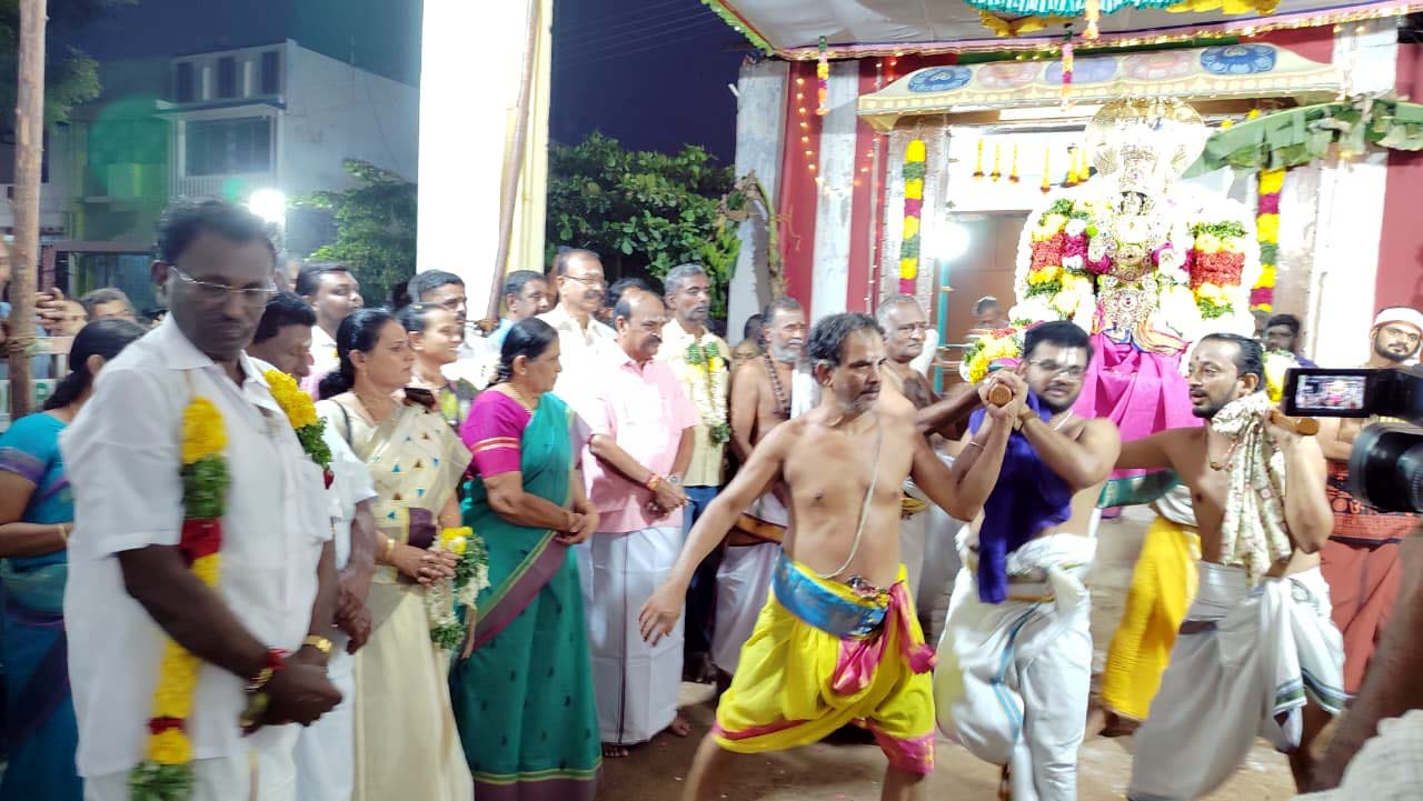  கோவில்பட்டி பெருமாள் கோவிலில் சொர்க்க வாசல் திறப்பு; பக்தர்கள் குவிந்தனர்