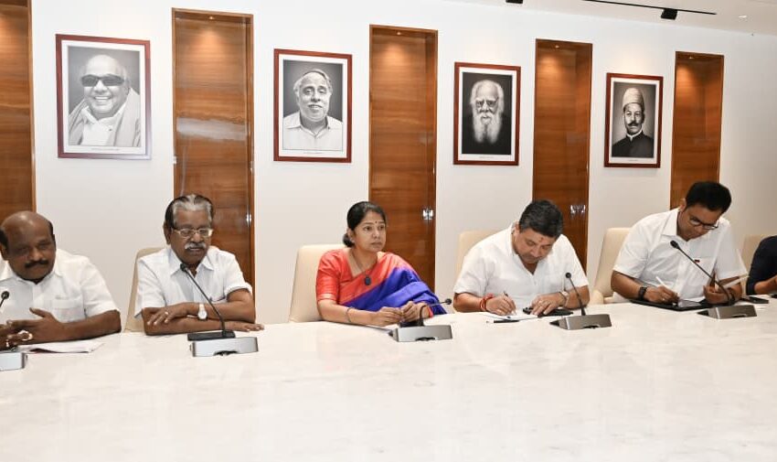  திமுக தேர்தல் அறிக்கை தயாரிப்பு குழுவின் முதல் கூட்டம்; கனிமொழி எம்.பி., தலைமையில் நடந்தது