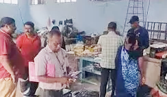  நெல்லையில் விதிமுறைகள் மீறல்: 6 கடைகளுக்கு சீல்- 1 டன் அல்வா பறிமுதல்