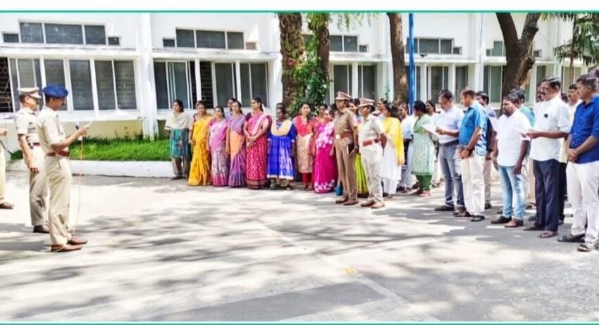  தூத்துக்குடி மாவட்ட போலீஸ் சூப்பிரண்டு மதன் தலைமையில்  உலக தாய்மொழி நாள் உறுதிமொழி ஏற்பு 