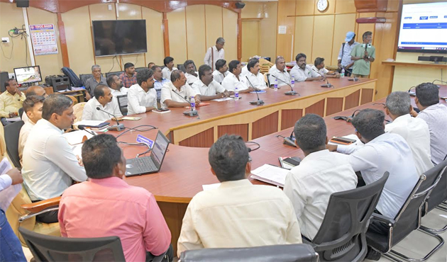  தூத்துக்குடி மாவட்ட 6 தொகுதிகளுக்கு, அரசியல் கட்சி பிரதிநிதிகள் முன்னிலையில் மின்னணு வாக்குப்பதிவு இயந்திரங்கள் ஒதுக்கீடு
