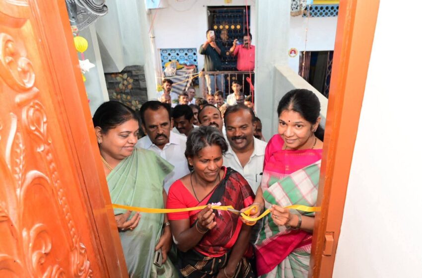  மழையில் வீடு இடிந்ததால் பெண்ணுக்கு அரசு வழங்கிய புதிய வீடு 