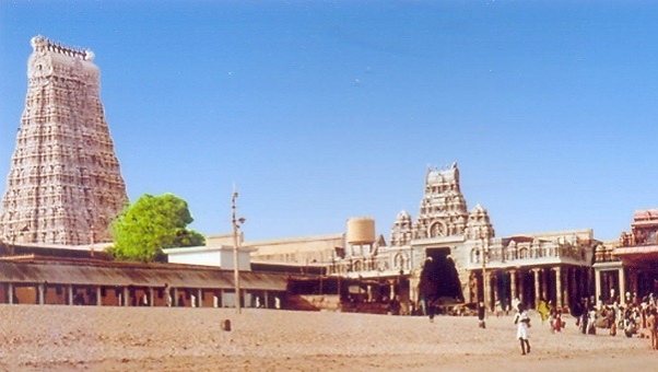  திருச்செந்தூர் கோவில் வளாகத்தில் பிறந்தநாள் கொண்டாட்டம் :தனியார் நிறுவனத்திற்கு ஒரு லட்சம் ரூபாய் அபராதம் 