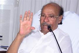 பா.ம.க. நிறுவனர் ராமதாஸ், தபால் வாக்கு செலுத்தினார்
