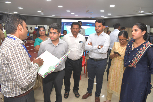  தூத்துக்குடியில் 24 மணி நேர தேர்தல் கட்டுப்பாட்டு அறை: ஆட்சியர் விஷு மகாஜன் ஆய்வு