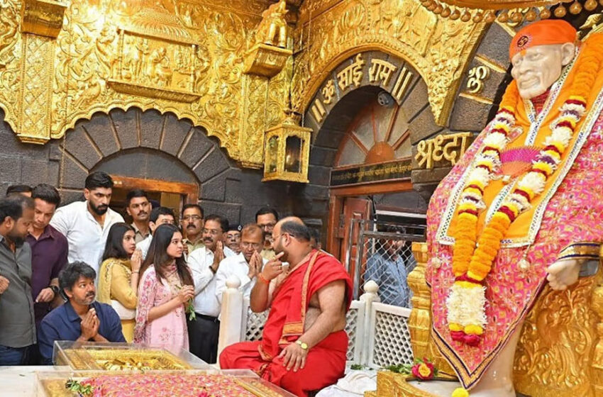  சீரடி சாய்பாபா கோவிலில் விஜய் தரிசனம்