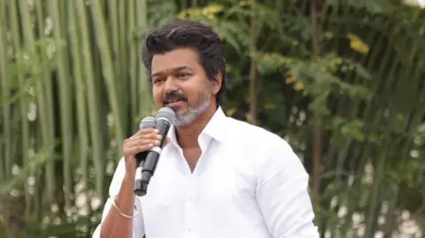  தொகுதி மறுசீரமைப்பு நடவடிக்கை  தென் மாநிலங்களின் உரிமைகளை பறிக்கும் செயல்; மத்திய அரசுக்கு விஜய் கண்டனம்